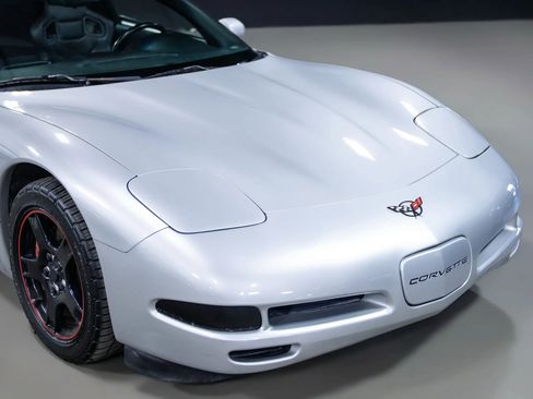 Used 1998 Chevrolet Corvette Coupe image 3