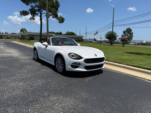 Used 2017 FIAT 124 Spider Lusso RWD image 4