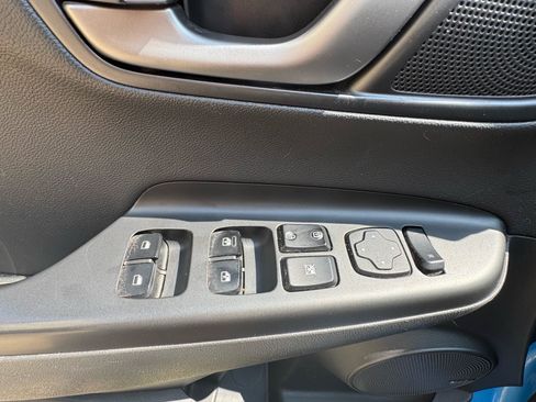 Used 2020 Hyundai Kona Limited AWD/4WD image 25