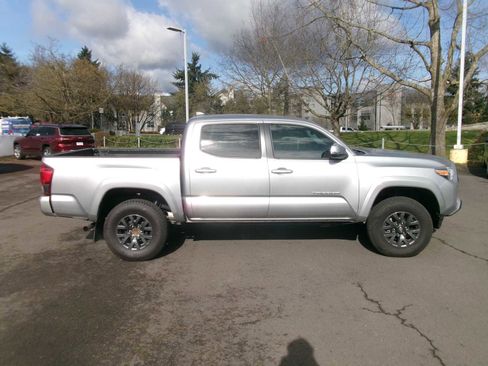Used 2023 Toyota Tacoma SR5 w/ Technology Package image 6