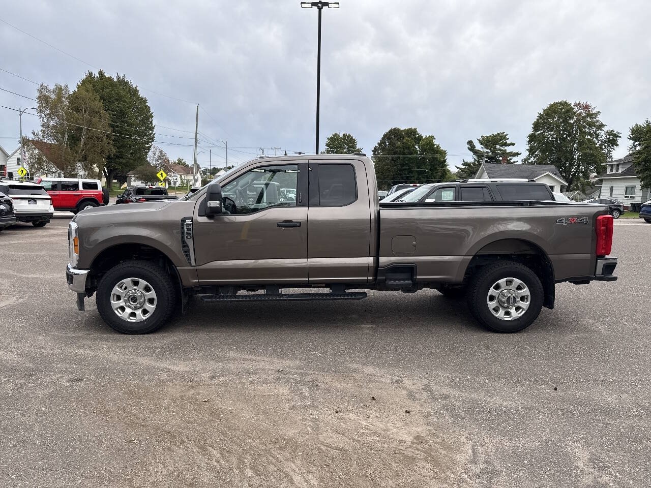 Used 2023 Ford F350 XLT AWD/4WD image 2