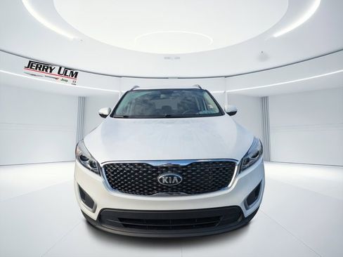 Used 2018 Kia Sorento LX image 7