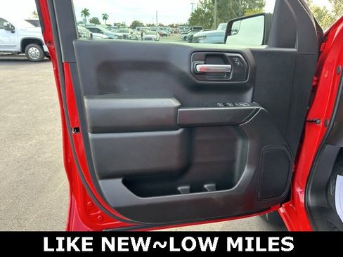 Used 2025 Chevrolet Silverado 1500 Custom image 12