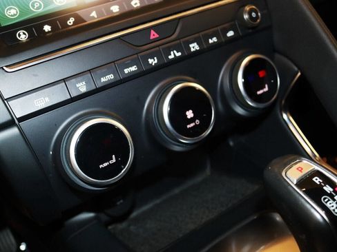 Used 2020 Jaguar E-PACE SE image 44