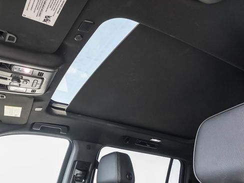 Used 2022 GMC Yukon XL Denali AWD/4WD image 8