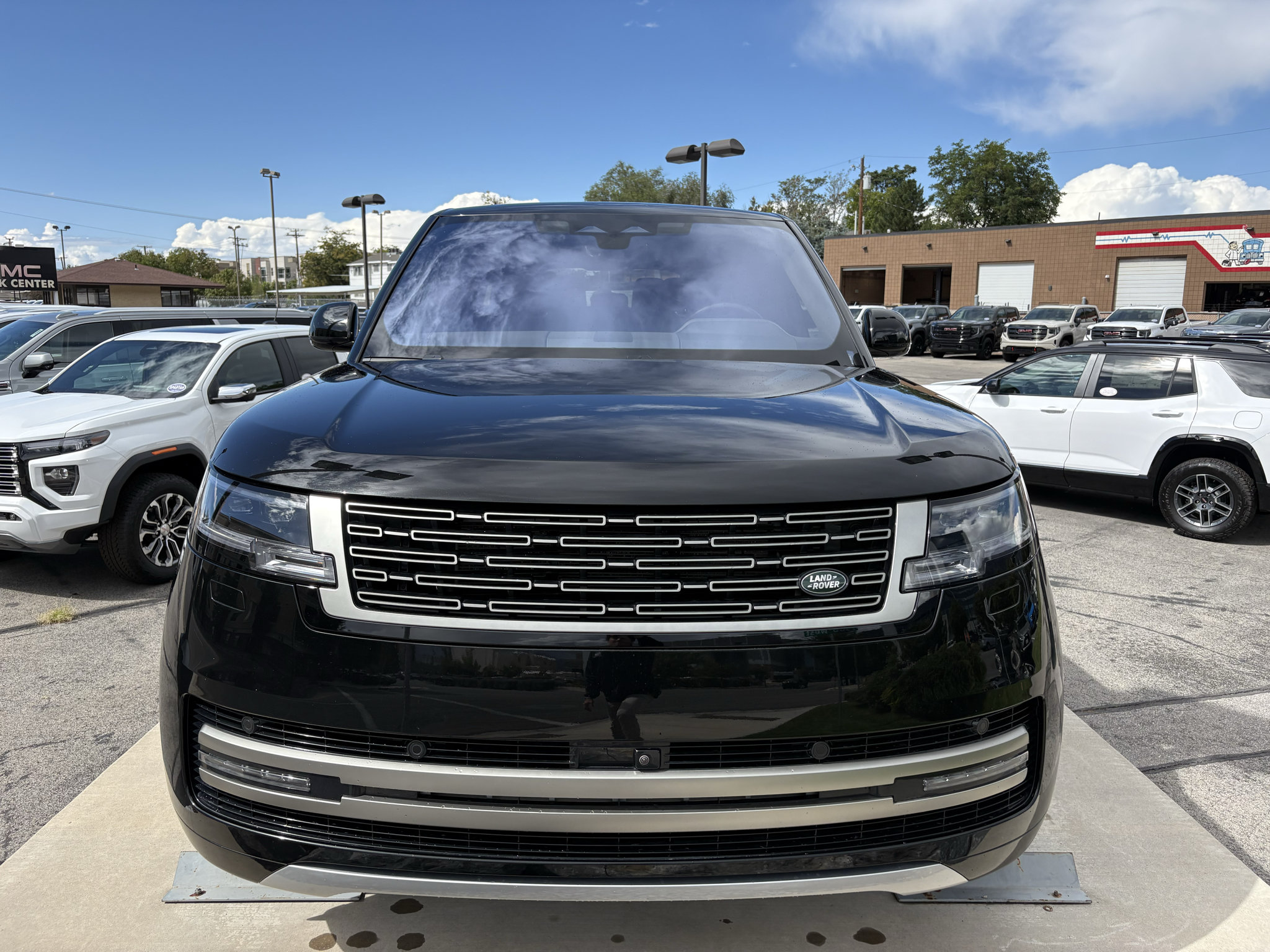Used 2023 Land Rover Range Rover Long Wheelbase SE AWD/4WD image 16