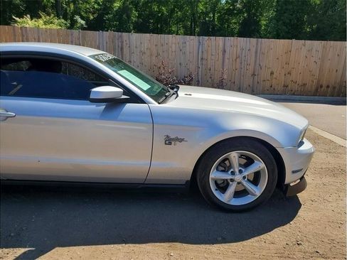 Used 2010 Ford Mustang GT Premium RWD image 11