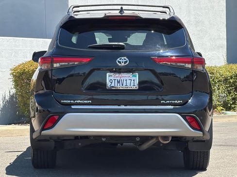 Used 2021 Toyota Highlander Platinum FWD image 8