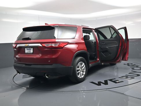 Used 2018 Chevrolet Traverse LT image 25