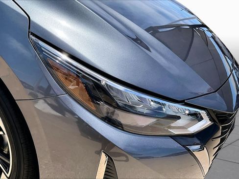 Certified 2025 Nissan Sentra SR FWD image 25