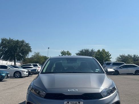 Used 2024 Kia Forte LXS w/ LXS Technology Package FWD image 2