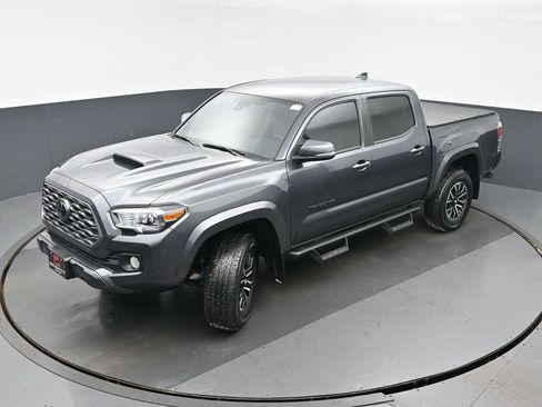 Used 2022 Toyota Tacoma TRD Sport image 32