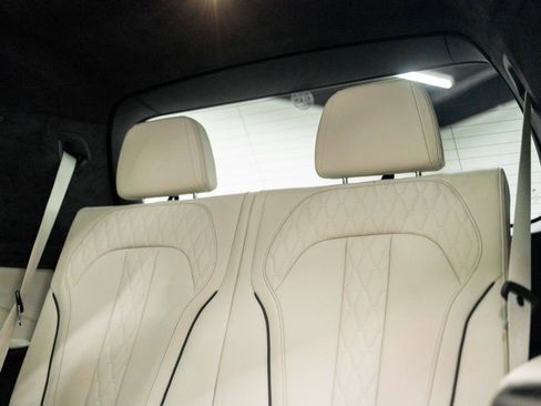 Used 2022 BMW X7 xDrive40i w/ M Sport Package AWD/4WD image 53
