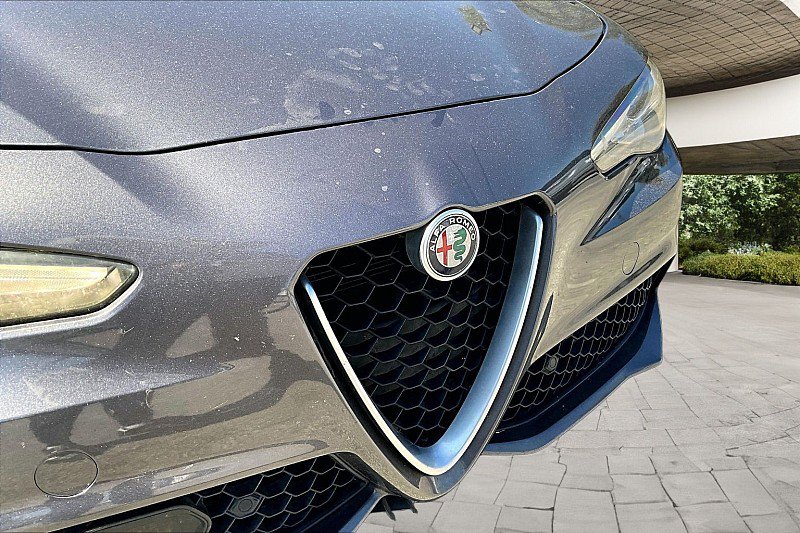 Used 2018 Alfa Romeo Giulia Ti Sport w/ Quick Order Package 22U Sport RWD image 23