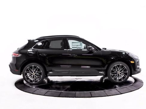 Certified 2026 Porsche Macan AWD/4WD image 8