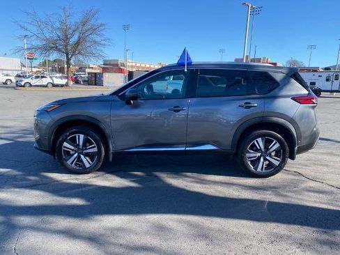Used 2023 Nissan Rogue SL w/ SL Premium Package image 4