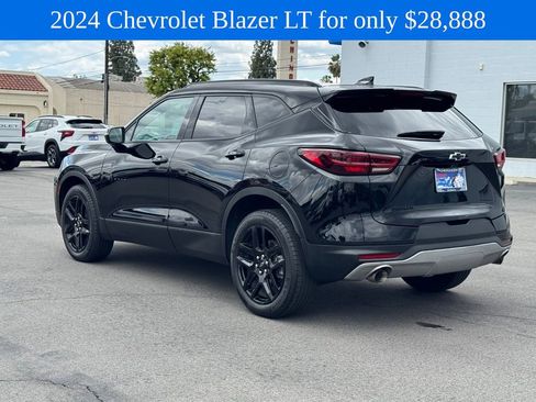 Used 2024 Chevrolet Blazer LT w/ Sound & Technology Package FWD image 5