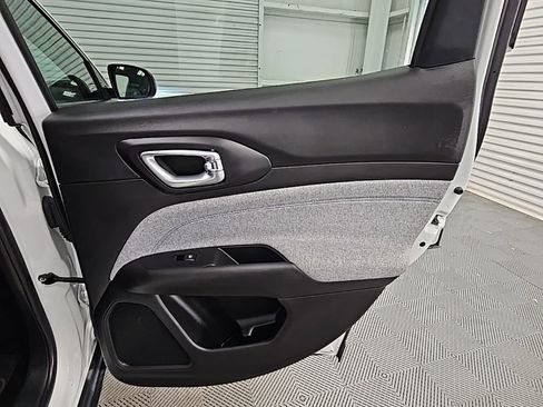 Used 2022 Jeep Compass Latitude image 36