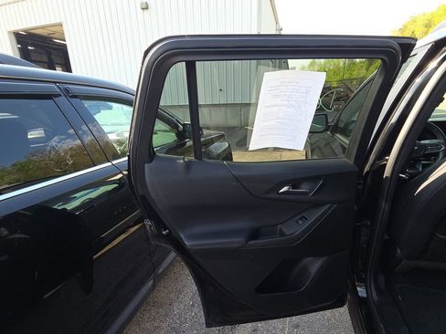 Used 2025 Chevrolet Equinox LT w/ Convenience Package II image 12