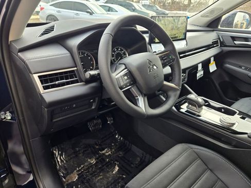New 2026 Mitsubishi Outlander SE image 16