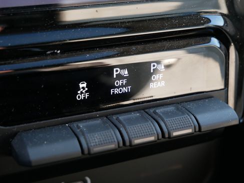 Used 2025 RAM 1500 Laramie AWD/4WD image 27