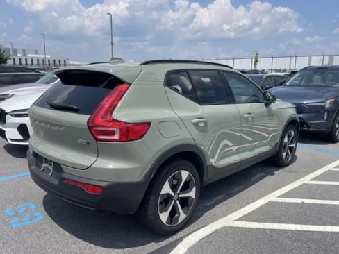 Used 2025 Volvo XC40 B5 Plus AWD/4WD image 2