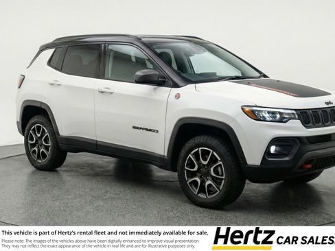 Used 2025 Jeep Compass Trailhawk image 1
