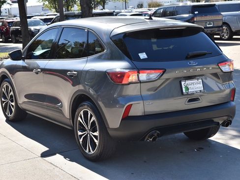 Used 2022 Ford Escape SE w/ SE Sport Appearance Package image 10