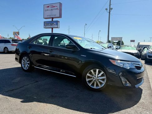 Used 2012 Toyota Camry XLE w/ Leather Pkg FWD image 2