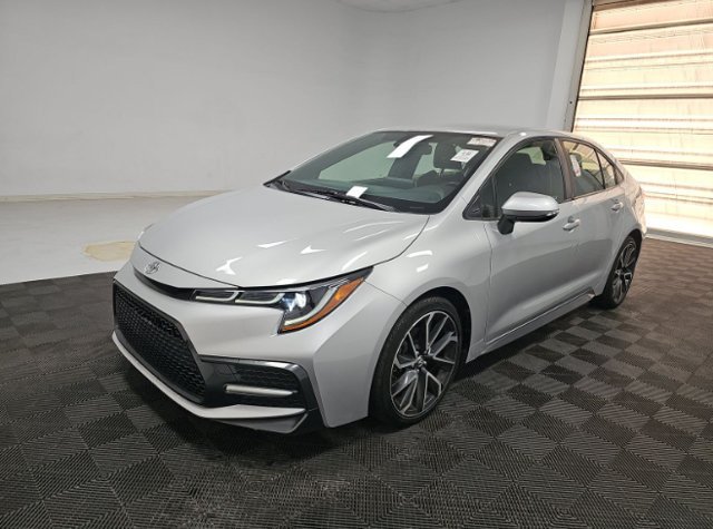 Used 2020 Toyota Corolla SE FWD image 2