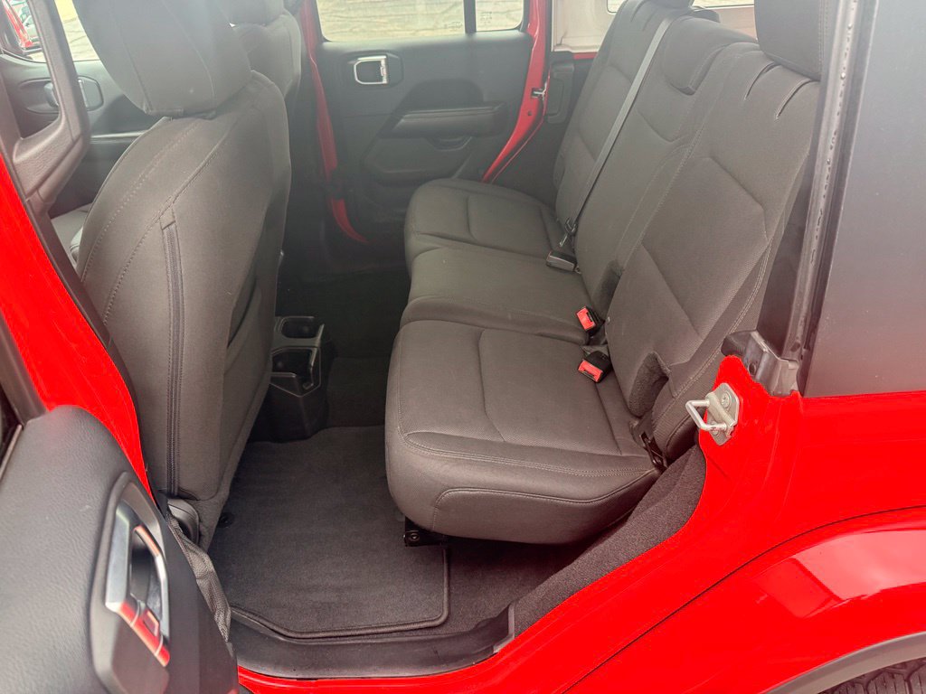 Used 2018 Jeep Wrangler Unlimited Sahara AWD/4WD image 14