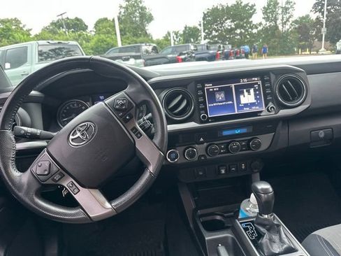 Used 2021 Toyota Tacoma TRD Sport AWD/4WD image 8