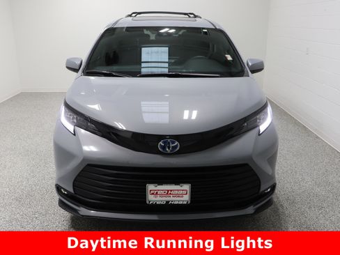 Used 2025 Toyota Sienna XLE Woodland Edition image 3