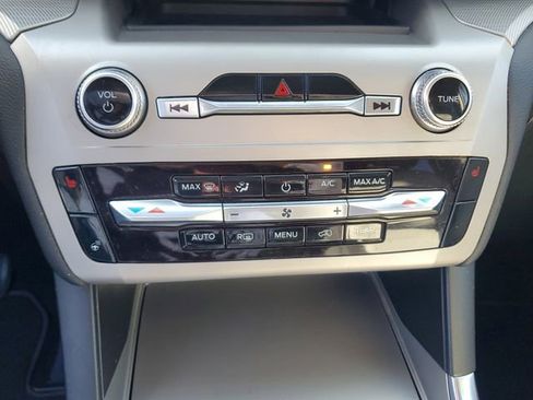 Used 2023 Ford Explorer XLT w/ Equipment Group 202A image 29