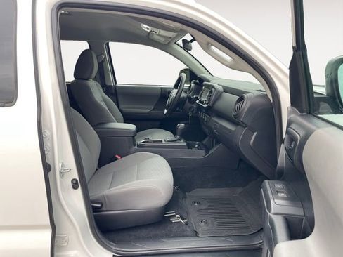 Used 2021 Toyota Tacoma SR AWD/4WD image 15