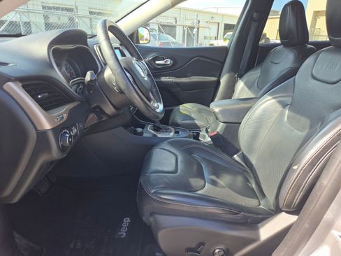 Used 2015 Jeep Cherokee Limited w/ Luxury Group AWD/4WD image 10