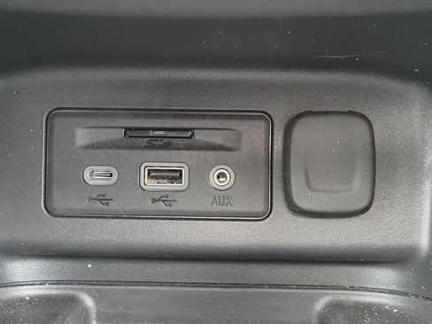 Used 2023 Chevrolet Equinox Premier image 30