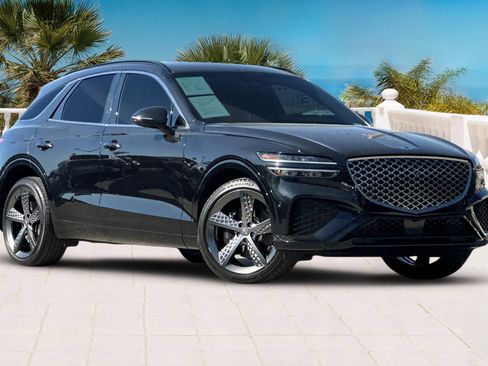 Used 2023 Genesis GV70 2.5T w/ Sport Prestige Package image 2