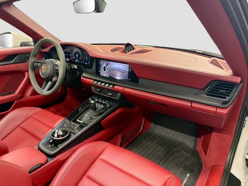 Certified 2025 Porsche 911 Targa 4 GTS AWD/4WD image 28