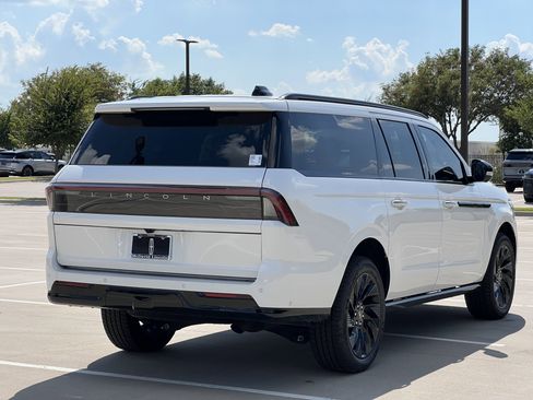 New 2025 Lincoln Navigator L Reserve w/ Jet Appearance Package image 9