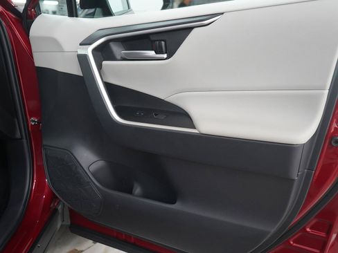 Used 2025 Toyota RAV4 XLE w/ Convenience Package AWD/4WD image 9