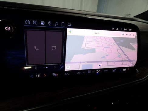 Used 2025 Chevrolet Suburban Z71 image 35