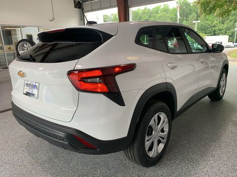 New 2026 Chevrolet Trax LS FWD image 10