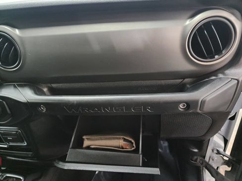Used 2018 Jeep Wrangler Unlimited Sport AWD/4WD image 30
