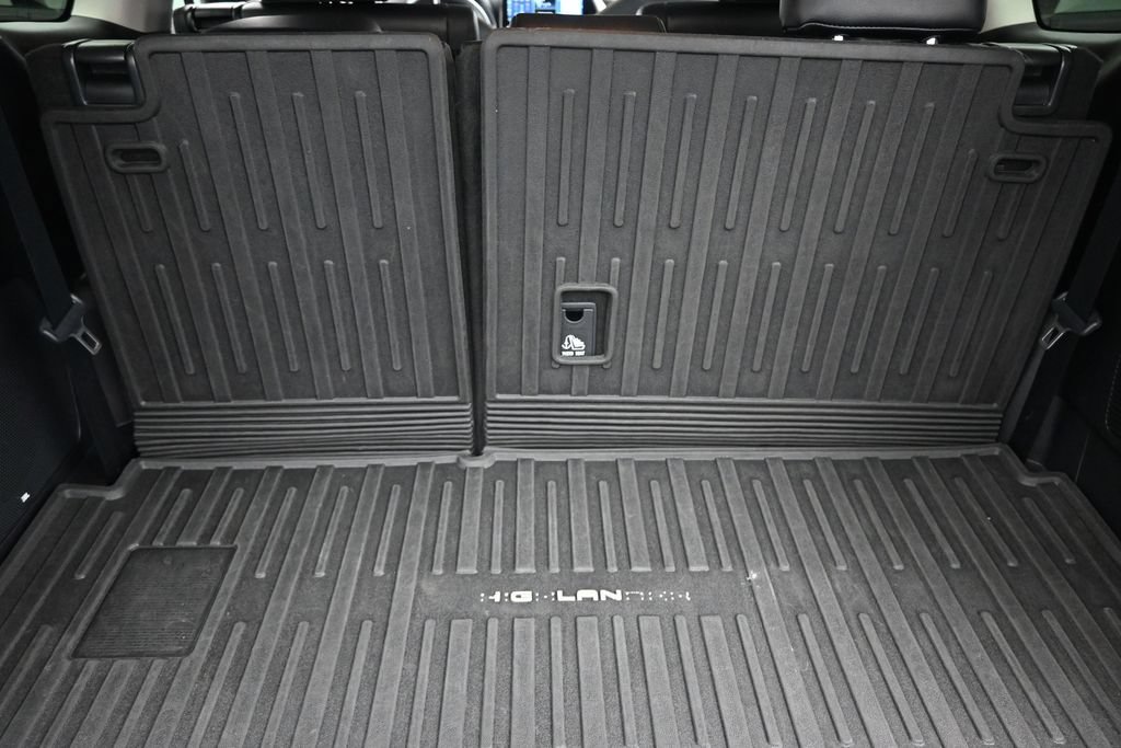 Used 2021 Toyota Highlander Platinum AWD/4WD image 16