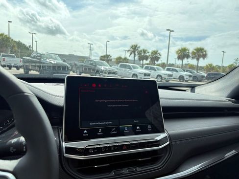 Used 2026 Jeep Compass Latitude image 15