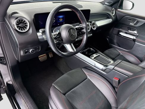 Certified 2025 Mercedes-Benz GLB 250 image 9