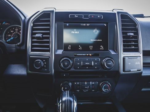 Used 2017 Ford F150 XLT w/ Equipment Group 302A Luxury image 4