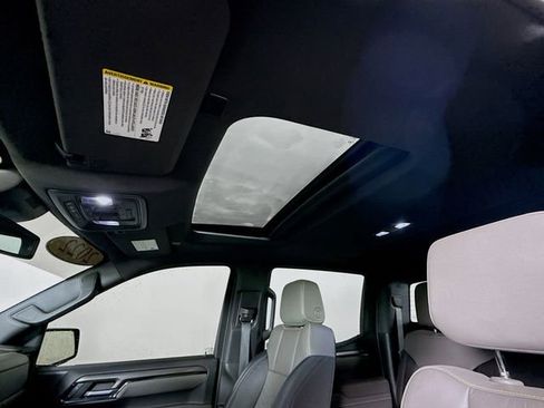 Used 2022 Chevrolet Silverado 1500 ZR2 image 23