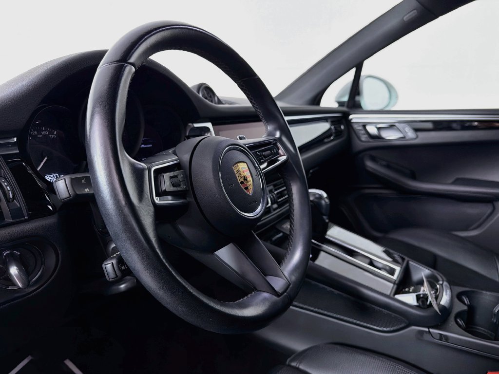 Certified 2023 Porsche Macan AWD/4WD image 4